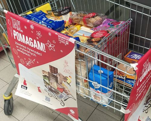 Wolontariusze pomagają z Caritas